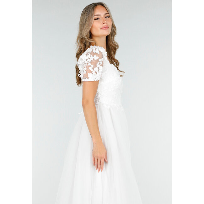 Weißes Brautkleid mit Spitzenblumen und Tüllrock