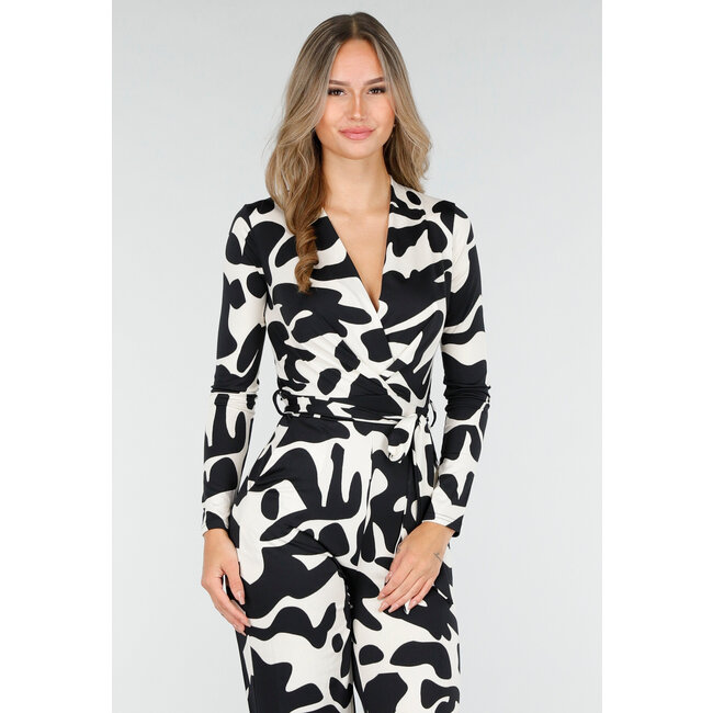 Schwarz-weißer Stretch-Jumpsuit mit Print und Wickeloberteil