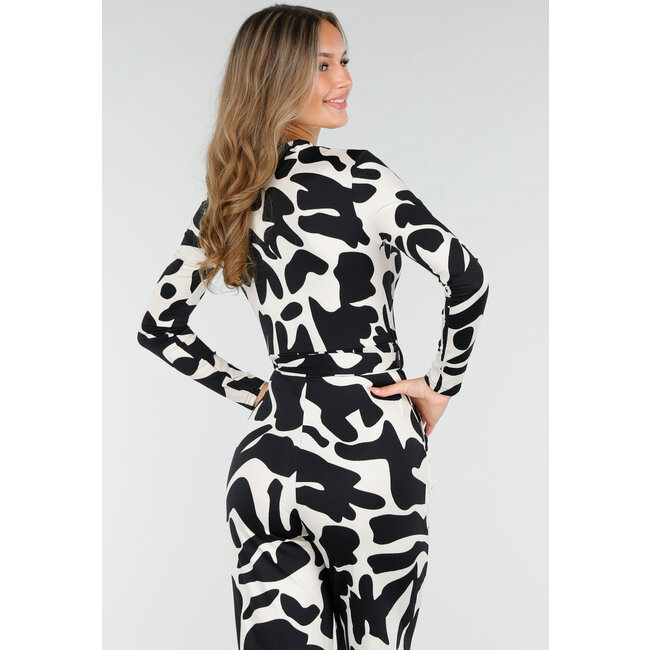Schwarz-weißer Stretch-Jumpsuit mit Print und Wickeloberteil