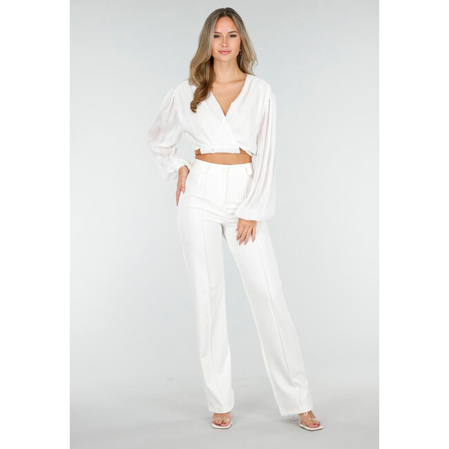 Weiße Crop-Bluse mit V-Ausschnitt und luftigen Ärmeln