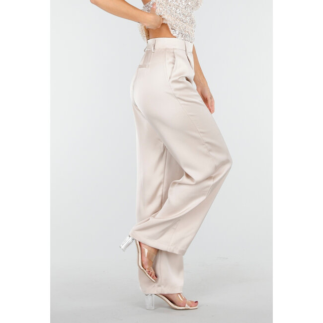 Champagnerfarbene Satinhose mit hoher Taille und weiten Beinen