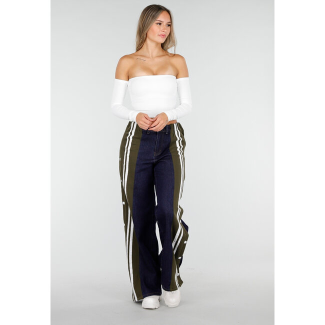 Denim-Hose mit weitem Bein, grünen Seiten und Streifen