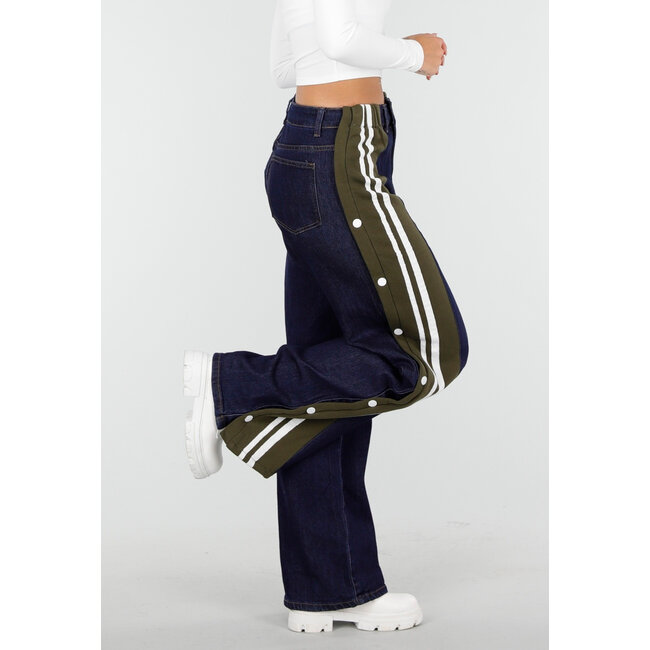 Denim-Hose mit weitem Bein, grünen Seiten und Streifen