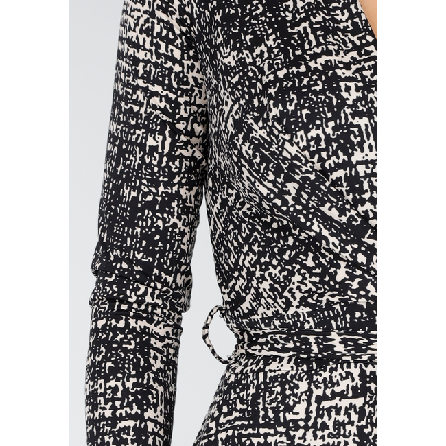 Schwarz-beiger Jumpsuit mit Print und Gürtel