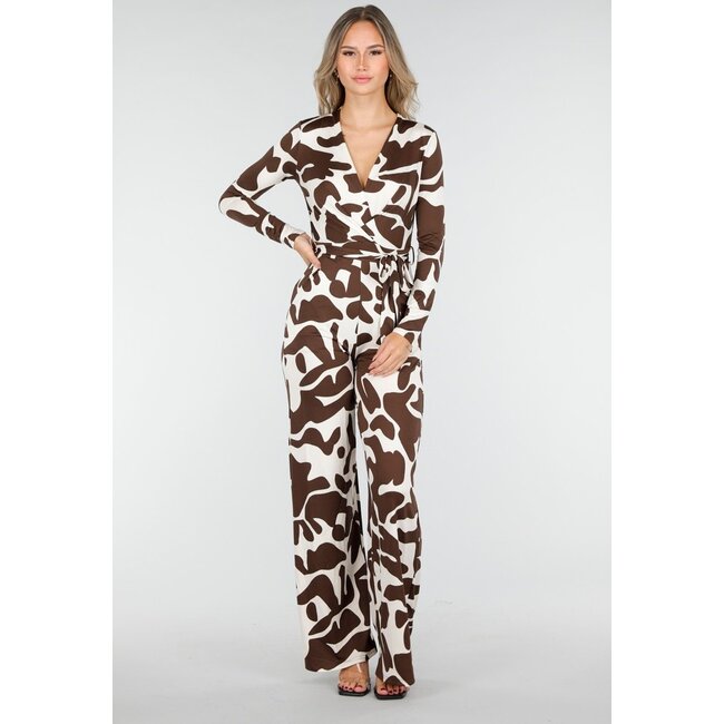 Braun-weißer Stretch-Jumpsuit mit Überwurf und Gürtel