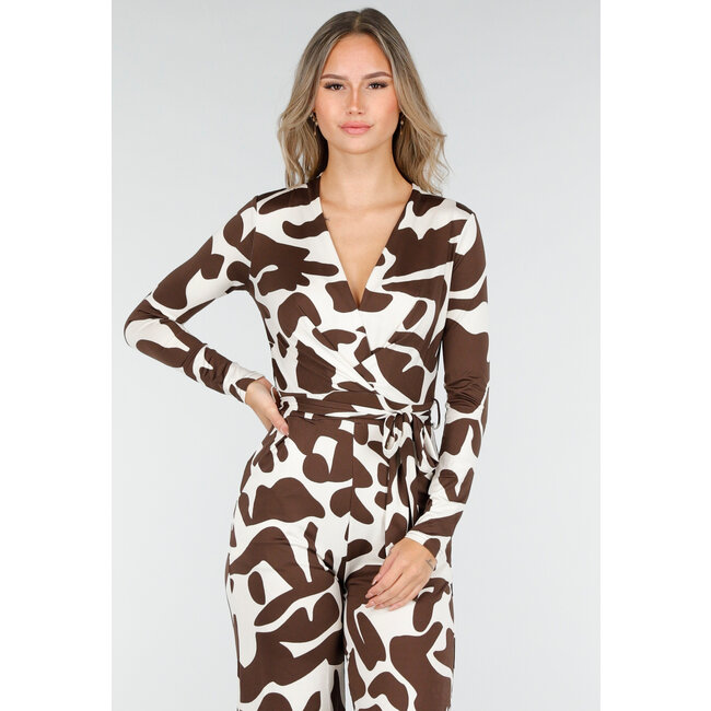 Braun-weißer Stretch-Jumpsuit mit Überwurf und Gürtel