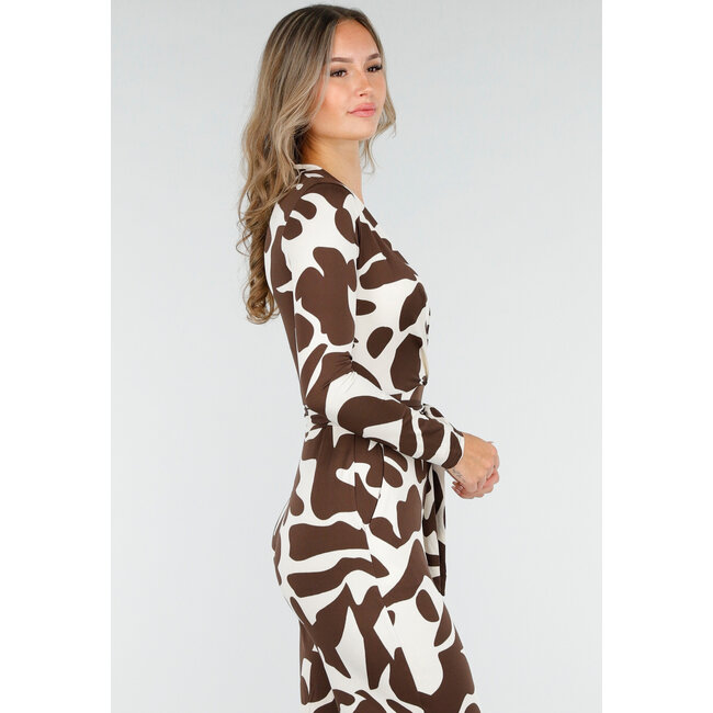 Braun-weißer Stretch-Jumpsuit mit Überwurf und Gürtel