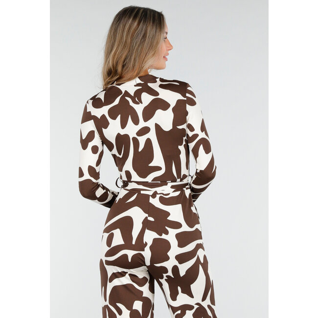Braun-weißer Stretch-Jumpsuit mit Überwurf und Gürtel