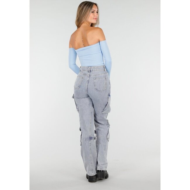 Blaues Off-Shoulder-Oberteil mit langen Ärmeln und Stretchstoff