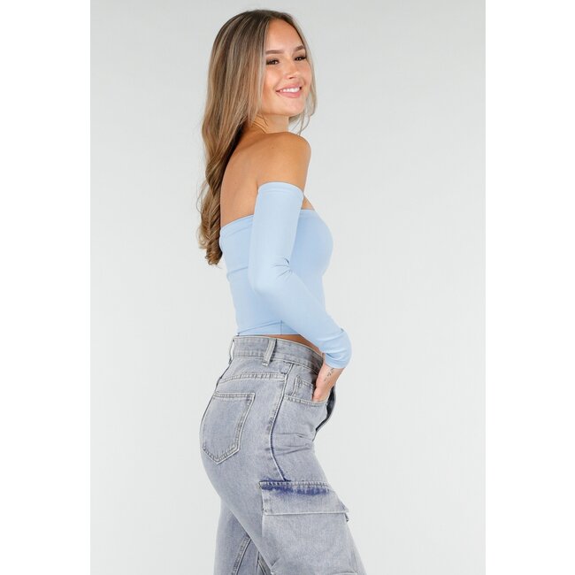 Blaues Off-Shoulder-Oberteil mit langen Ärmeln und Stretchstoff