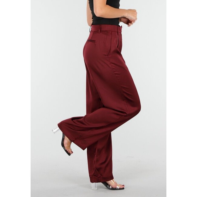 Bordeauxrote Hose mit weitem Bein und hohem Bund in Satinoptik