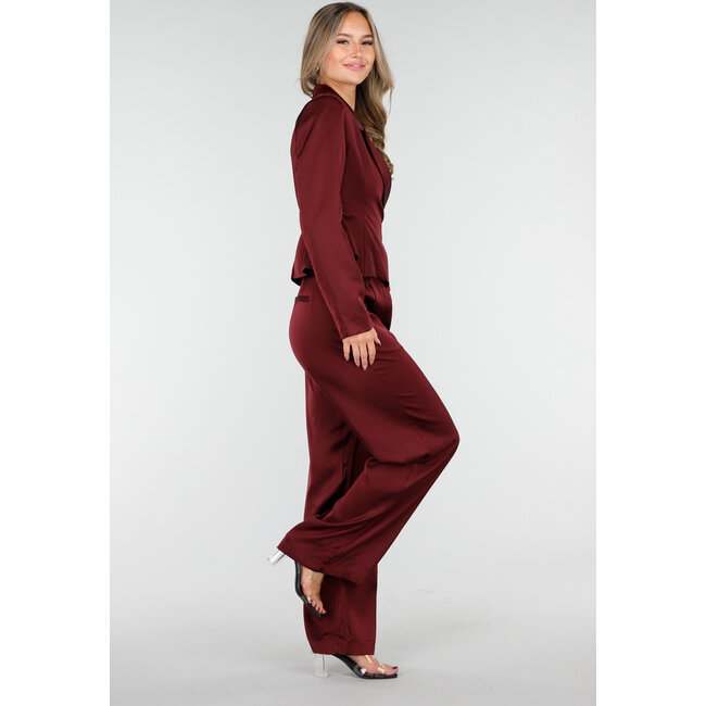 Bordeauxrote Hose mit weitem Bein und hohem Bund in Satinoptik