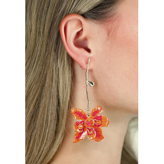 Ohrringe mit orangefarbener Blume