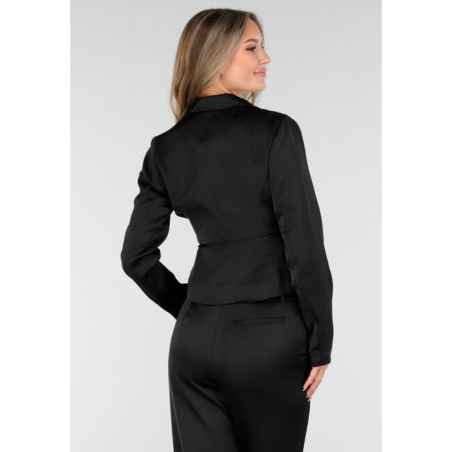 Schwarzer Wrap-Blazer in Satinoptik mit Schleifenverschluss