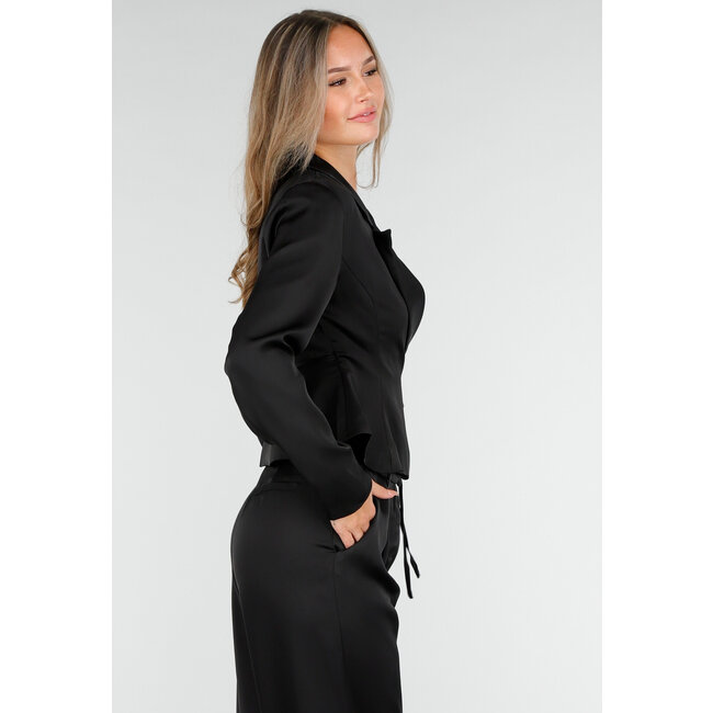 Schwarzer Wrap-Blazer in Satinoptik mit Schleifenverschluss