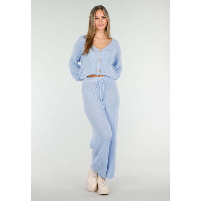 Zweiteiliger Strickanzug in Hellblau