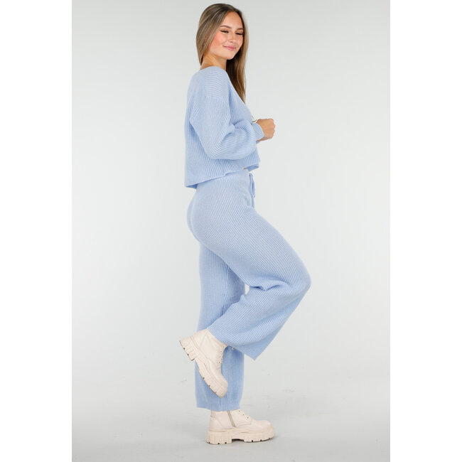 Zweiteiliger Strickanzug in Hellblau