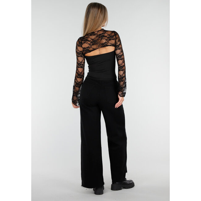 Schwarzes Oberteil mit Spitze, Stretch und Cut-Out-Detail