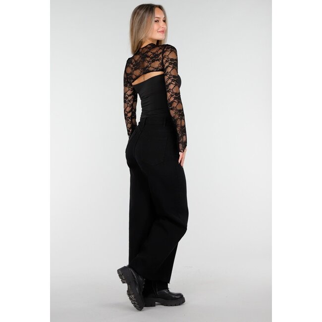 Schwarzes Oberteil mit Spitze, Stretch und Cut-Out-Detail