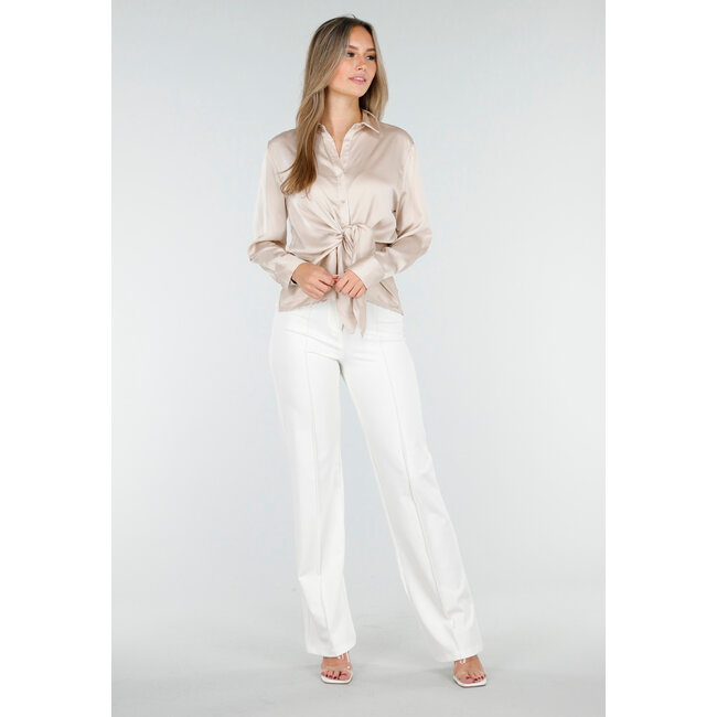 Bluse mit langen Ärmeln aus beigem Satin