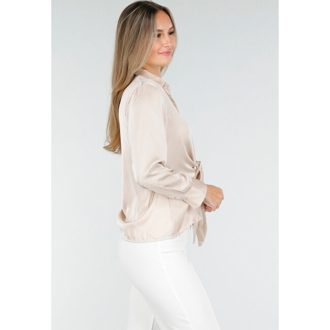 Bluse mit langen Ärmeln aus beigem Satin