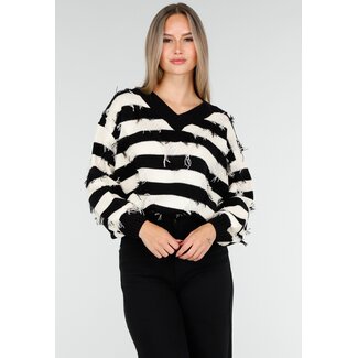 Schwarz-beiger gestreifter Pullover