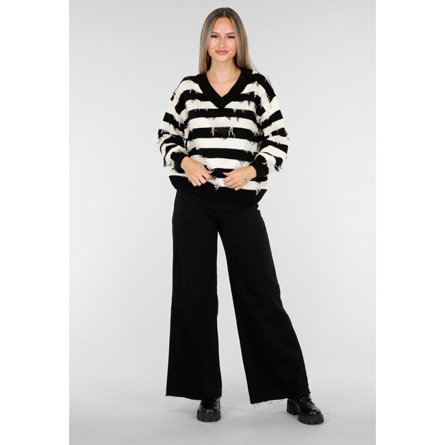 Gestreifter Pullover mit V-Ausschnitt und Fransen-Details