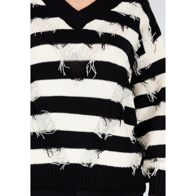Gestreifter Pullover mit V-Ausschnitt und Fransen-Details