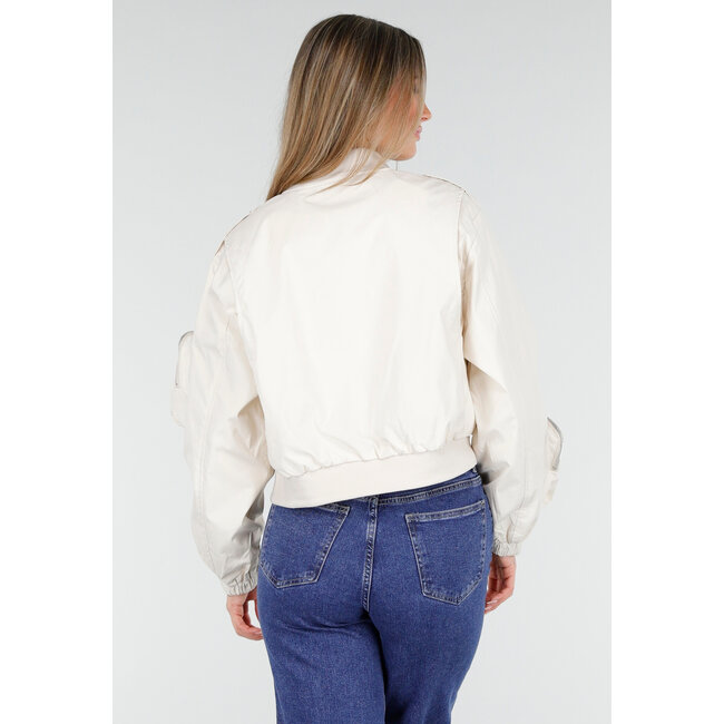 Beige Bomberjacke mit Reißverschluss und Cargotaschen an den Ärmeln