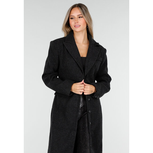 Schwarzer Mantel mit Revers und Knöpfen