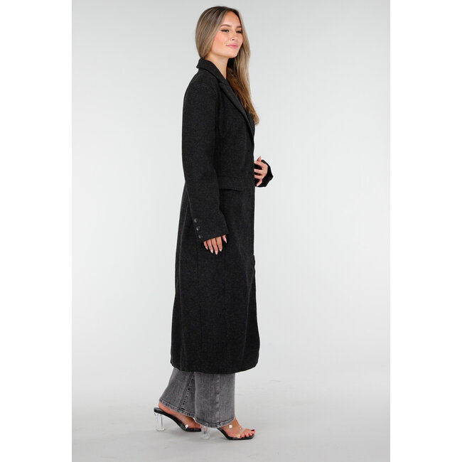 Schwarzer Mantel mit Revers und Knöpfen