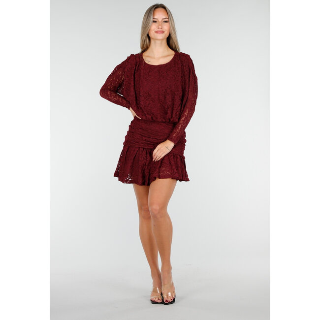 Bordeauxfarbenes Spitzenkleid mit langen Ärmeln und Stretchanteil