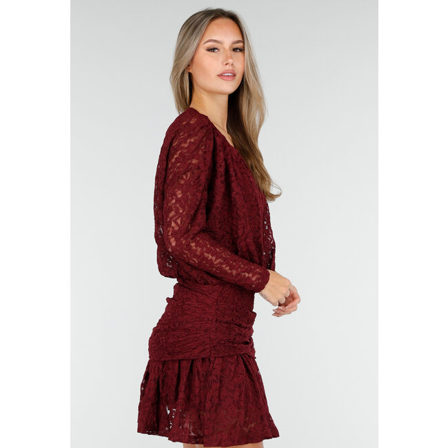 Bordeauxfarbenes Spitzenkleid mit langen Ärmeln und Stretchanteil