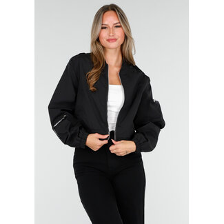 Schwarze Bomberjacke mit Cargotaschen
