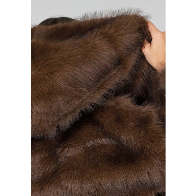 Braune Kunstfelljacke mit Kapuze