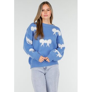 Blauer Pullover mit weißen Schleifenmustern