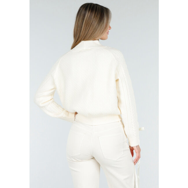 Cremefarbene Strickjacke mit Perlen- und Schleifendetails