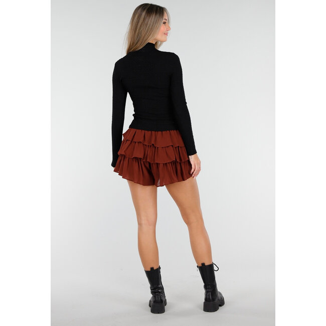 Schwarzer, eng anliegender Rollkragenpullover mit langen Ärmeln