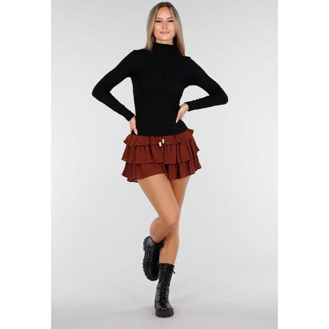 Schwarzer, eng anliegender Rollkragenpullover mit langen Ärmeln