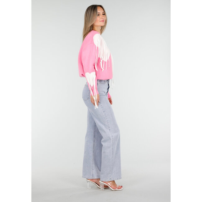 Rosa Pullover mit weißem Herzprint und Fransen