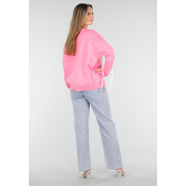 Rosa Pullover mit weißem Herzprint und Fransen