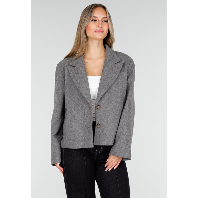 Kurzer grauer Mantel mit Knöpfen