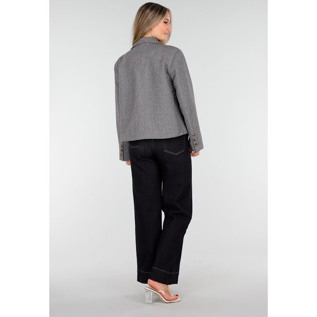 Graue kurze Jacke mit Gürtel und Revers