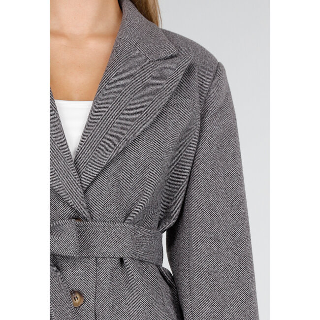 Graue kurze Jacke mit Gürtel und Revers