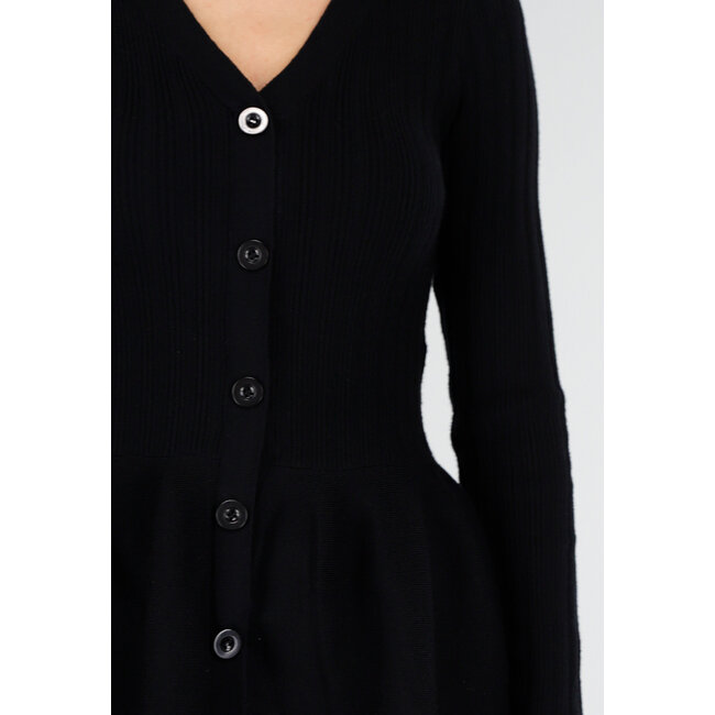 Schwarzes zweiteiliges Set mit ausgestelltem Oberteil und gerippter Flare-Hose