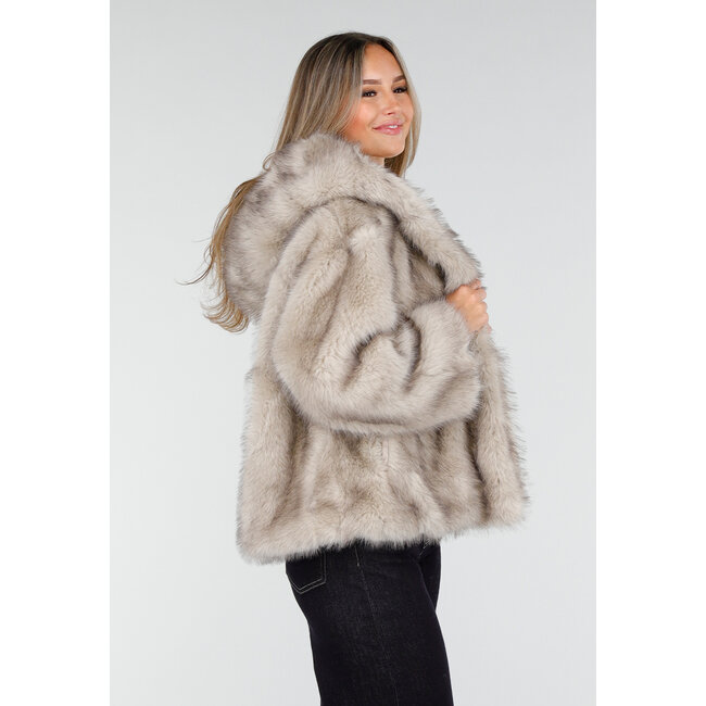 Taupefarbene Kunstfelljacke mit Kapuze