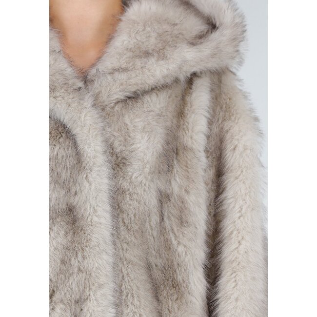 Taupefarbene Kunstfelljacke mit Kapuze