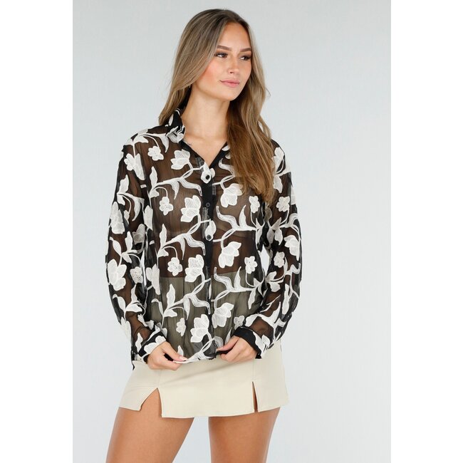 Schwarze transparente Bluse mit beiger Blumenstickerei und langen Ärmeln