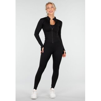 Schwarzes Sportset mit Sportjacke
