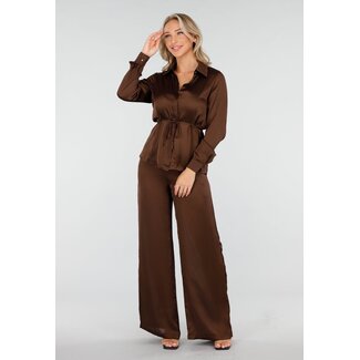 Braunes Set im Satin-Look